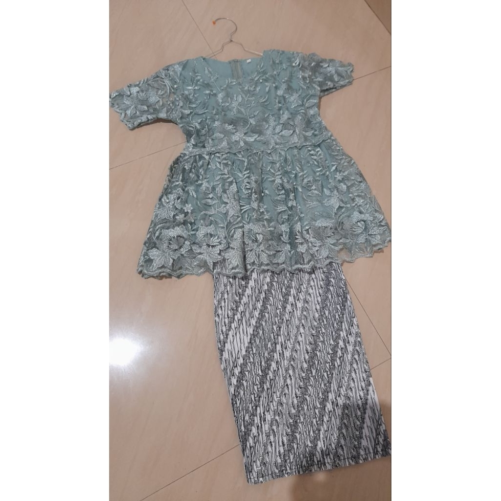 set kebaya anak preloved usia 7-8