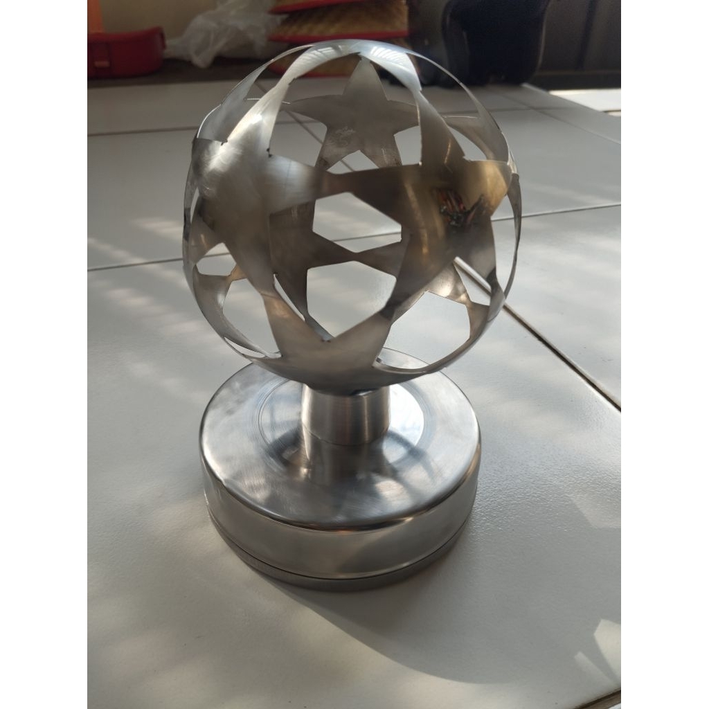 Replika Piala Player of the match Champions UEFA Bahan stanliss full, bola ukuran 5 inchi