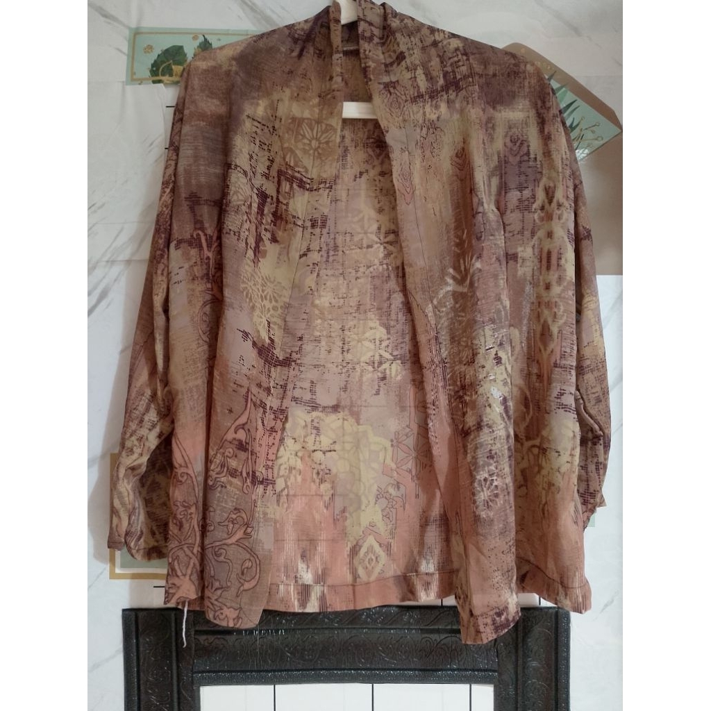 Outer wanita tipis motif abstrak lengan panjang