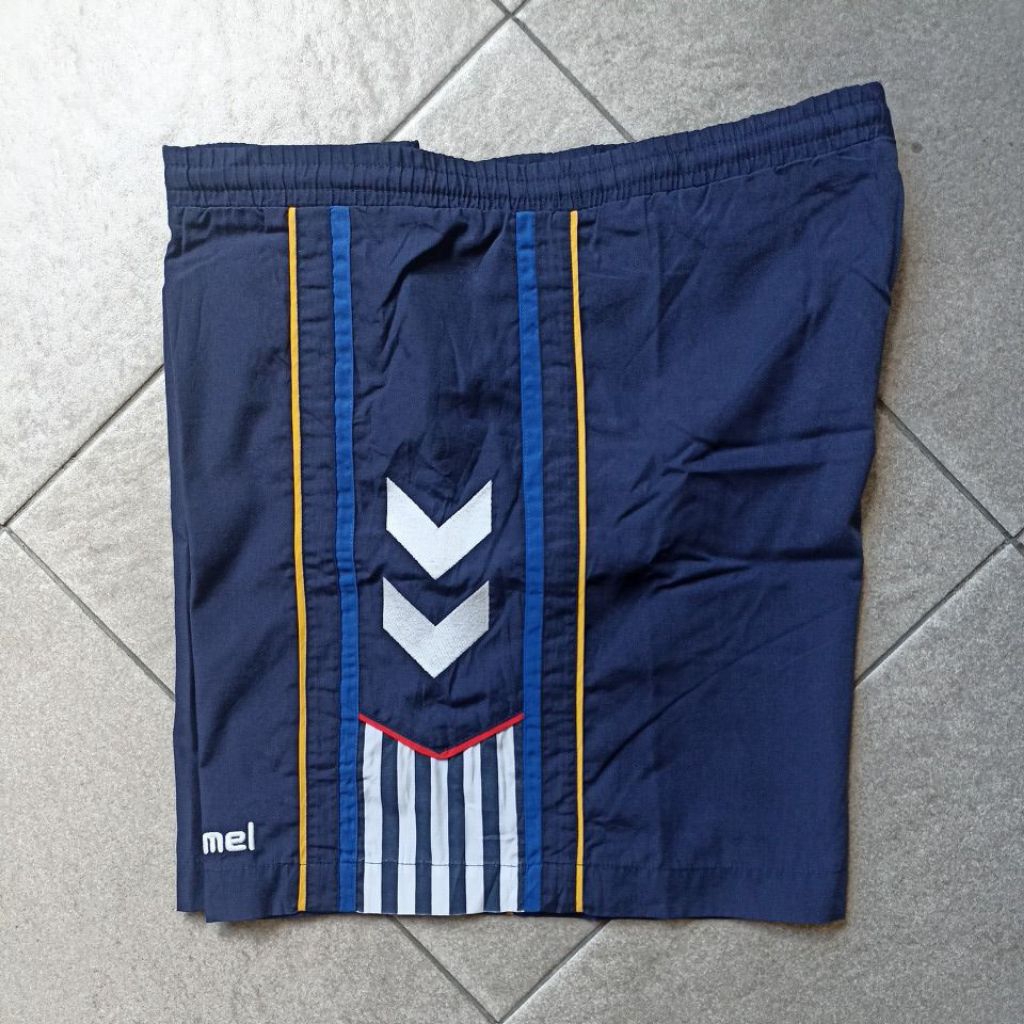 celana pendek olahraga hummel