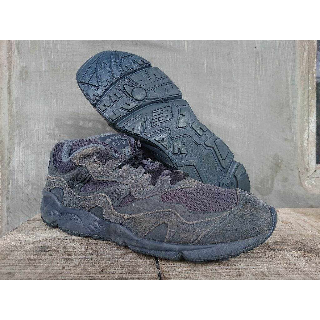 Sepatu Running Second Size 45
