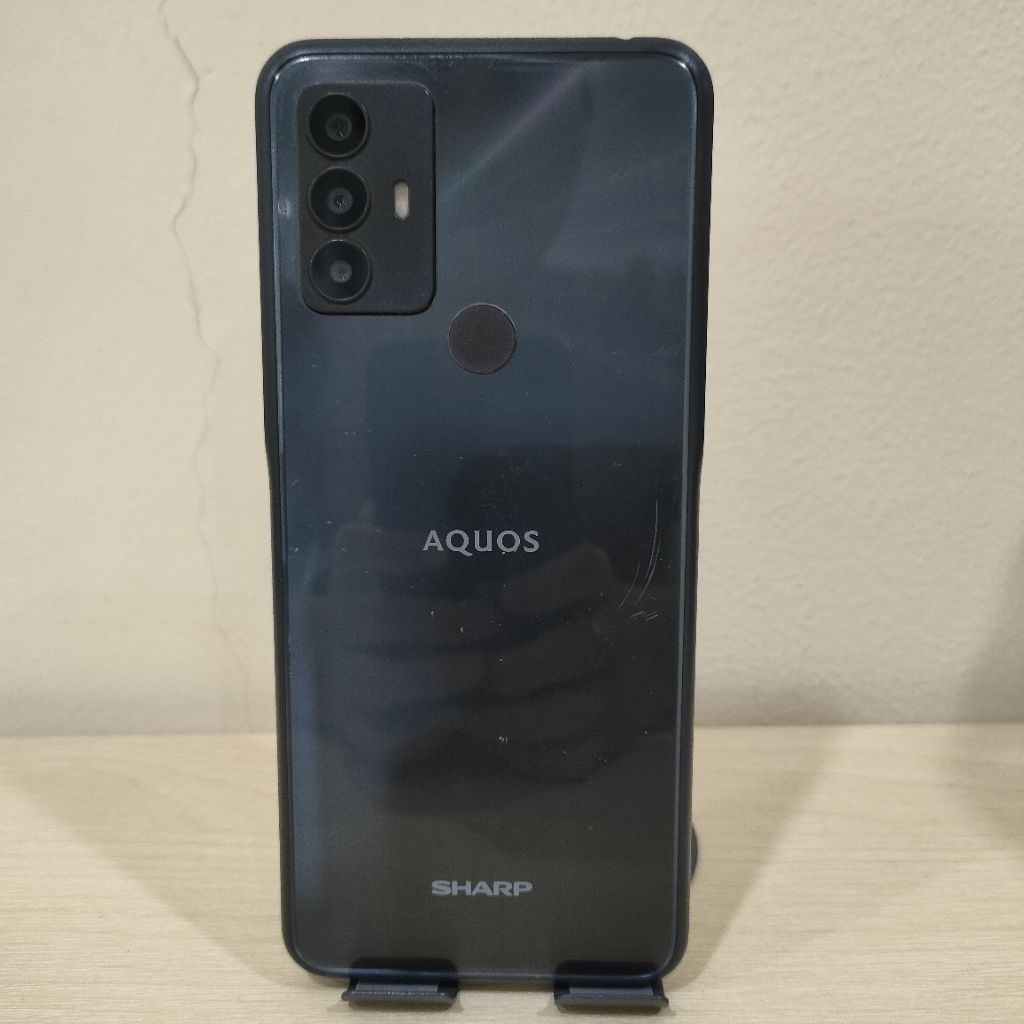 Handphone Sharp Aquos V6 3 32GB (Batangan Tanpa Charger)