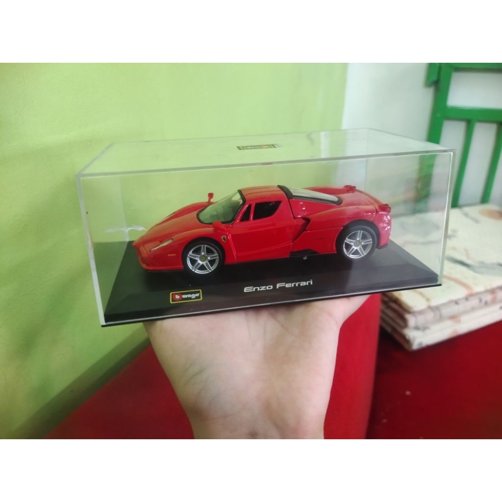 diecast mobil Burago Ferrari Enzo Ferrari