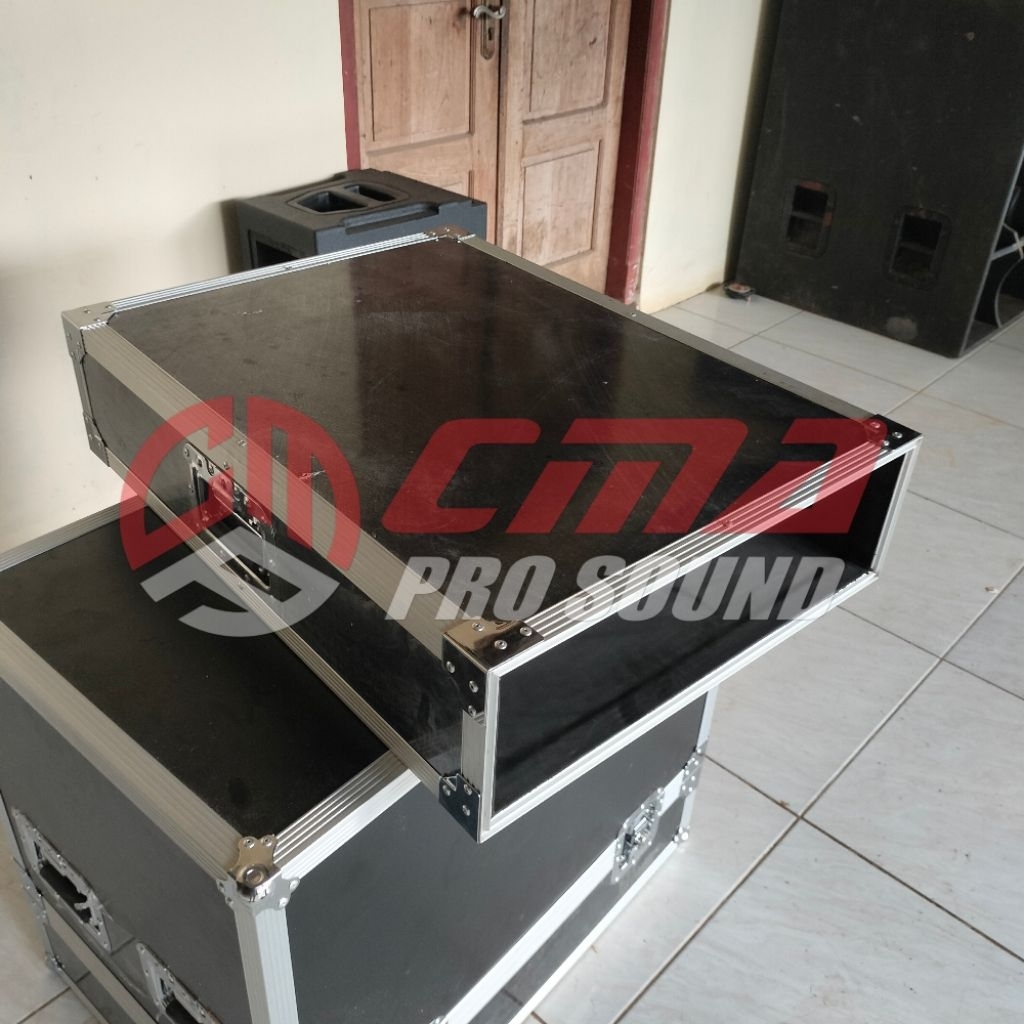 HARDCASE POWER 2U. BAHAN TRIPLEK MERANTI,FINISHING HPL .TERSESIA PANJANG 60cm DAN 65cm.