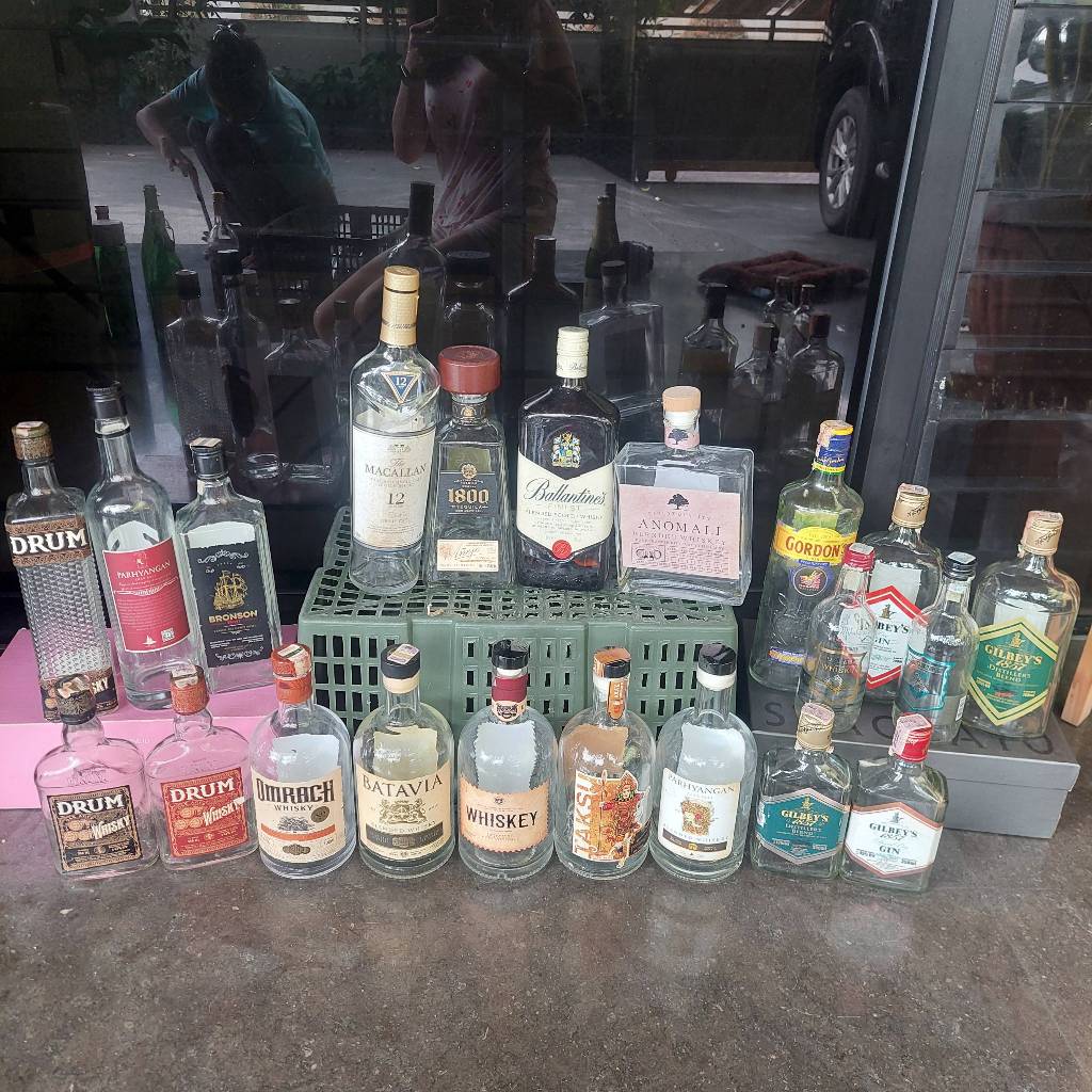 BOTOL - BOTOL KACA BEKAS MINUMAN BEER DRUM WHISKEY GILBEYS VODKA DOME GIN UNTUK PAJANGAN DISPLAY VAS