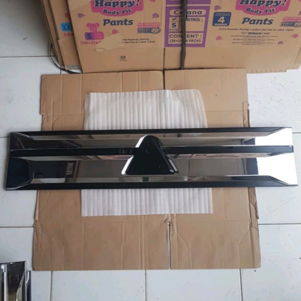 gril depan mitsubishi L300 EURO 4 2022 UP