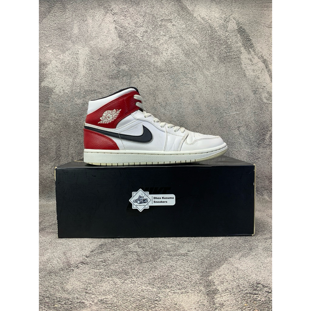 Sepatu Second  Air Jordan 1 Mid 'White Chicago'  Size 42 insole 26,5 cm  Original Guarantee 100%