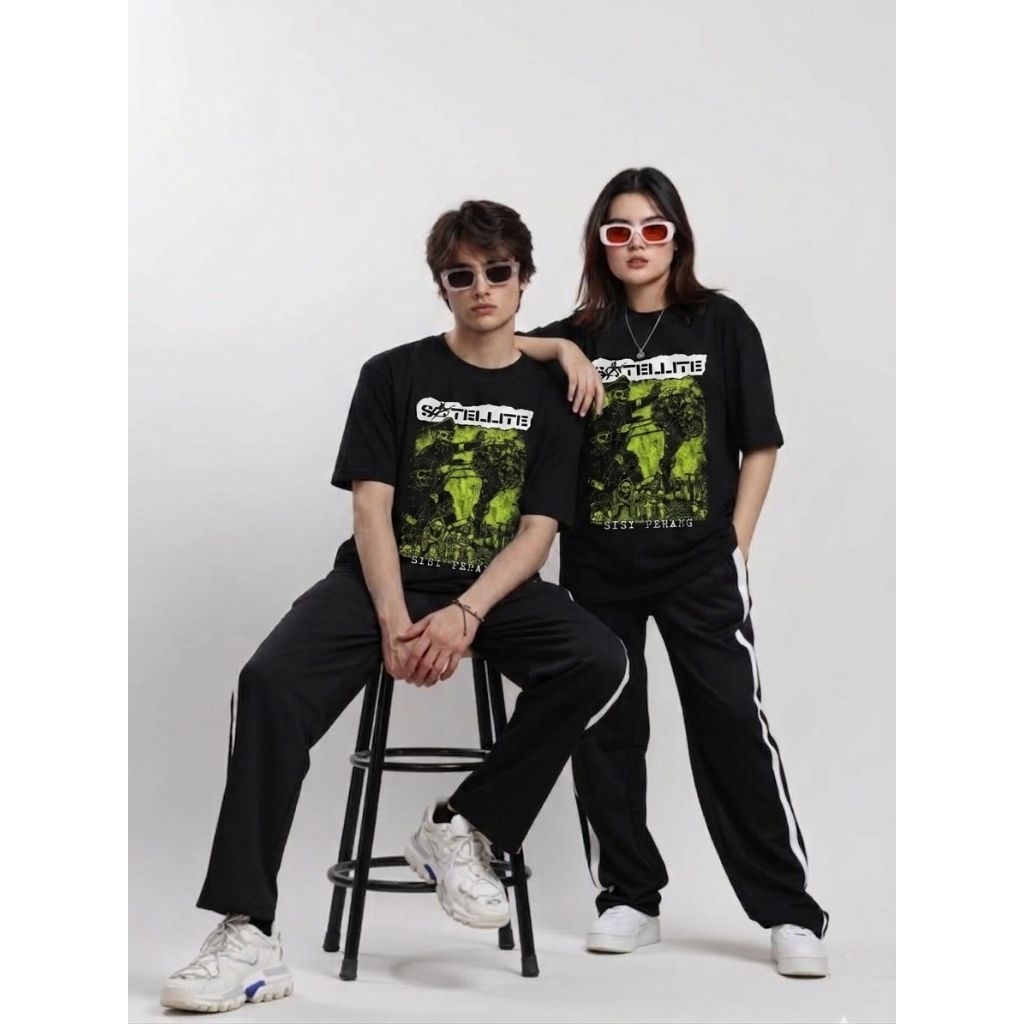KAOS BAND SATELLITE LENGAN PENDEK KATUN COMBED 24S REGULER FIT PRIA WANITA DISTRO / SISI PERANG / BA