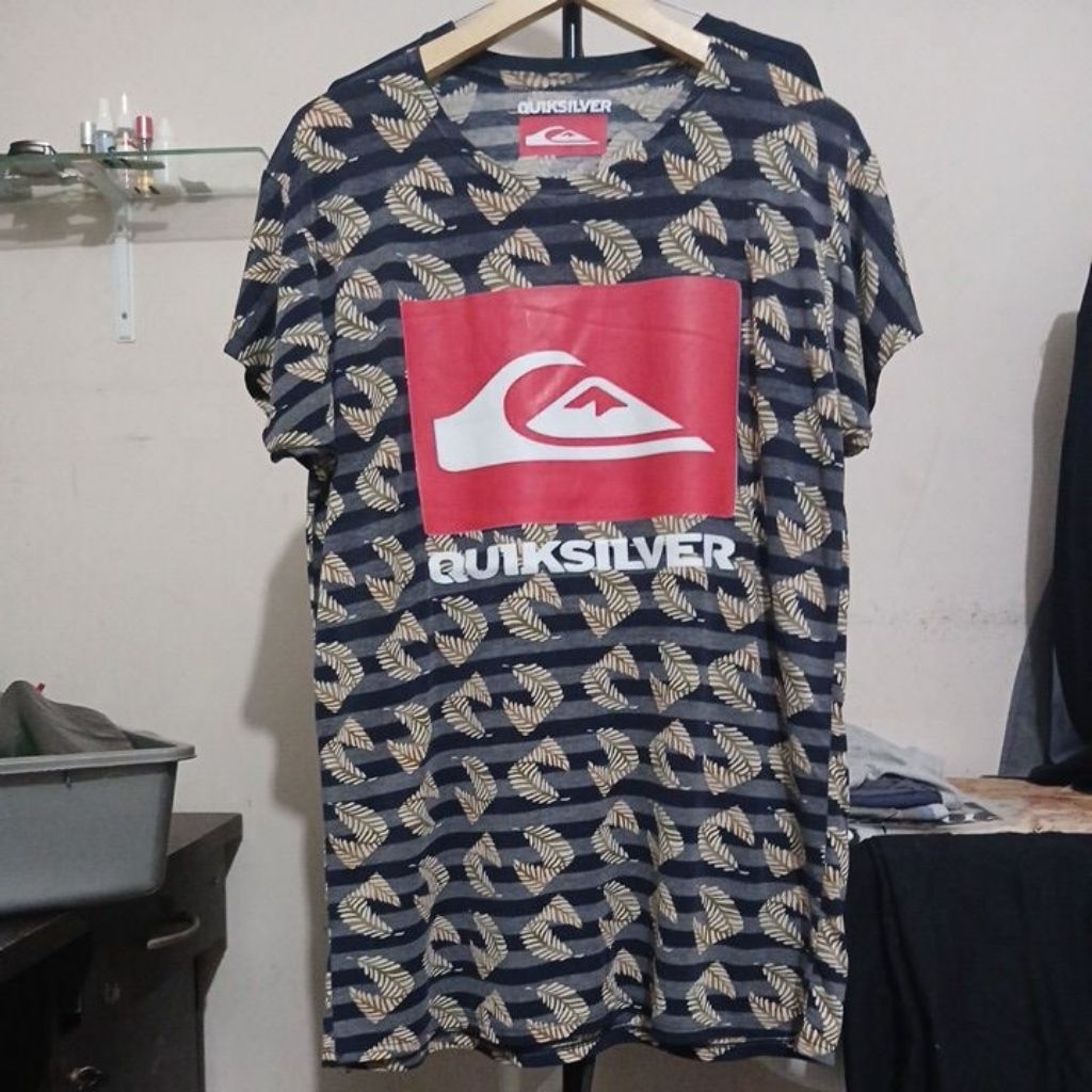 Kaos wanita katun dry fit lembut warna batik daun kerah kencang QUIKSILVER second size XL-XXL LD 116
