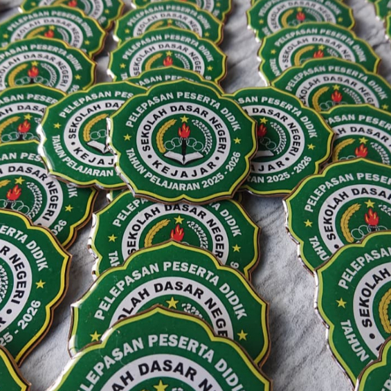 Pin Samir Wisuda Kuningan Resin