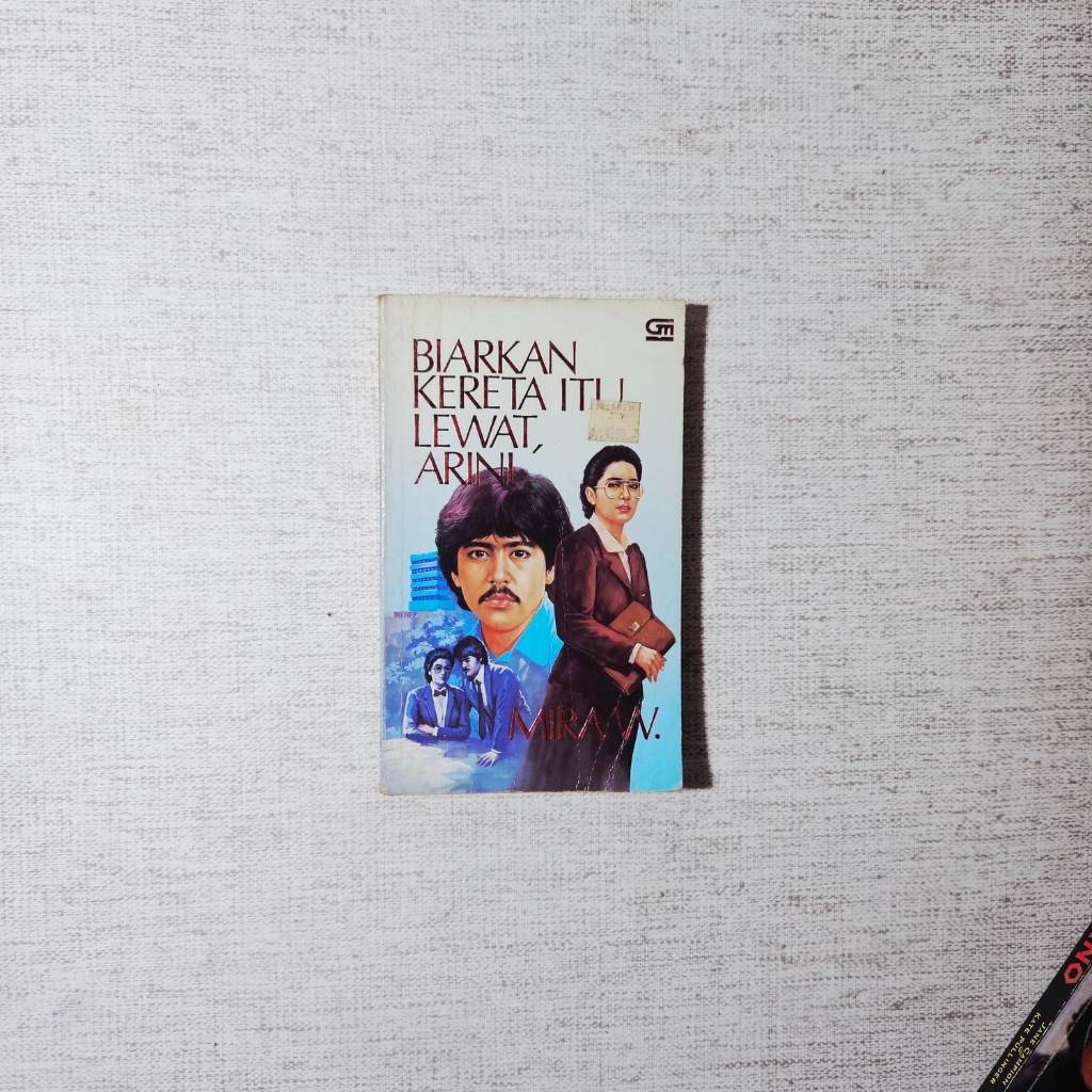 Buku Biarkan Kereta Itu Lewat, Arini: Mira W