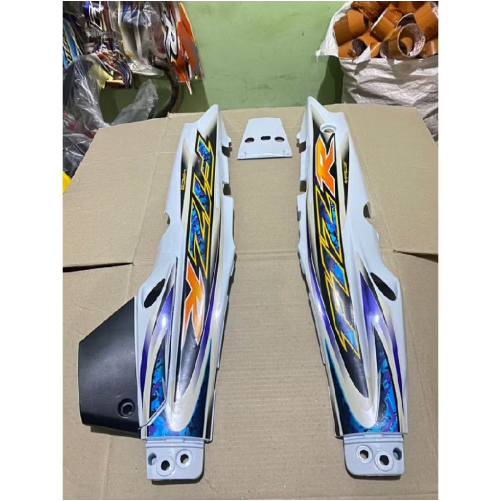 COVER BODY YAMAHA FIZ R PUTIH SET BOK AKI STRIPING KUNING BIRU