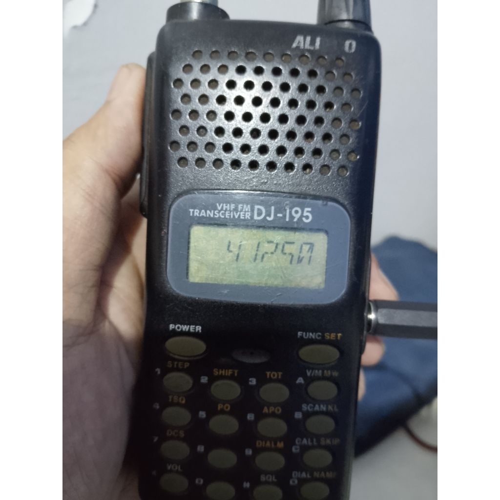 Radio HT Alinco DJ 195 Minus ringan