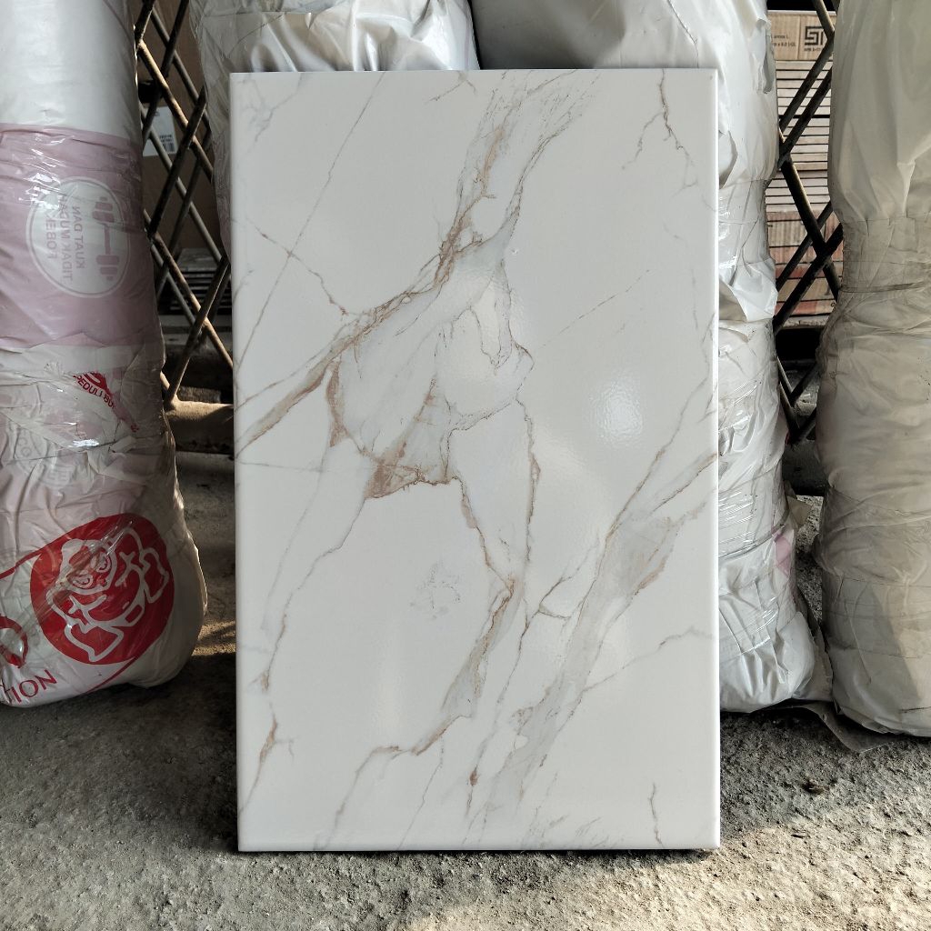 Keramik 25x40 putih motif carara (glossy) /keramik dinding kamar mandi/ keramik dinding dapur/ keram
