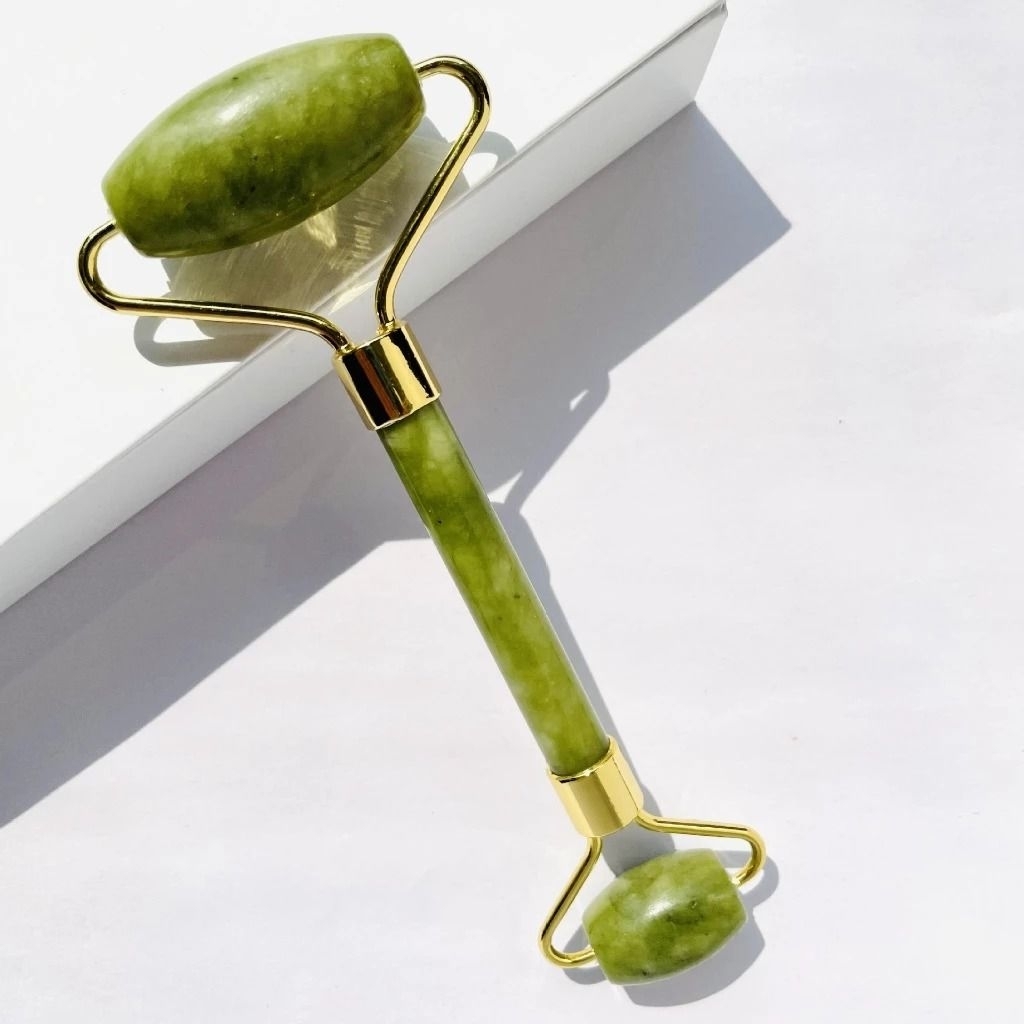 Jade Roller dan Guasha Pemijat Wajah