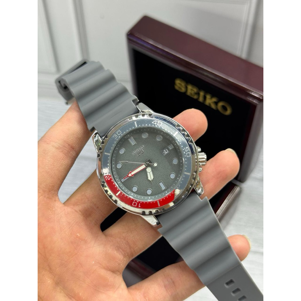 Jam Tangan Pria Quartz Seiko Bezel Putar | Date Aktif Strap Rubber Silicone Terbaru