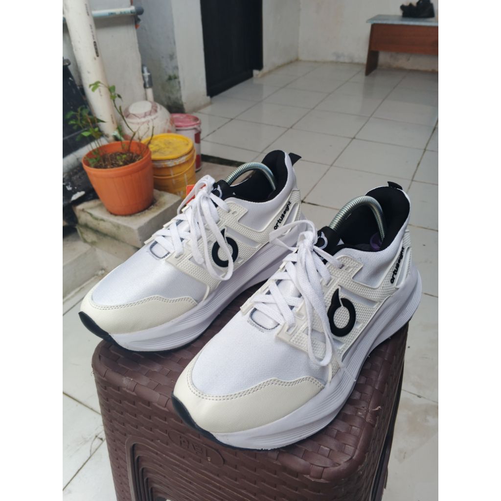 Running Shoes Ortuseight White