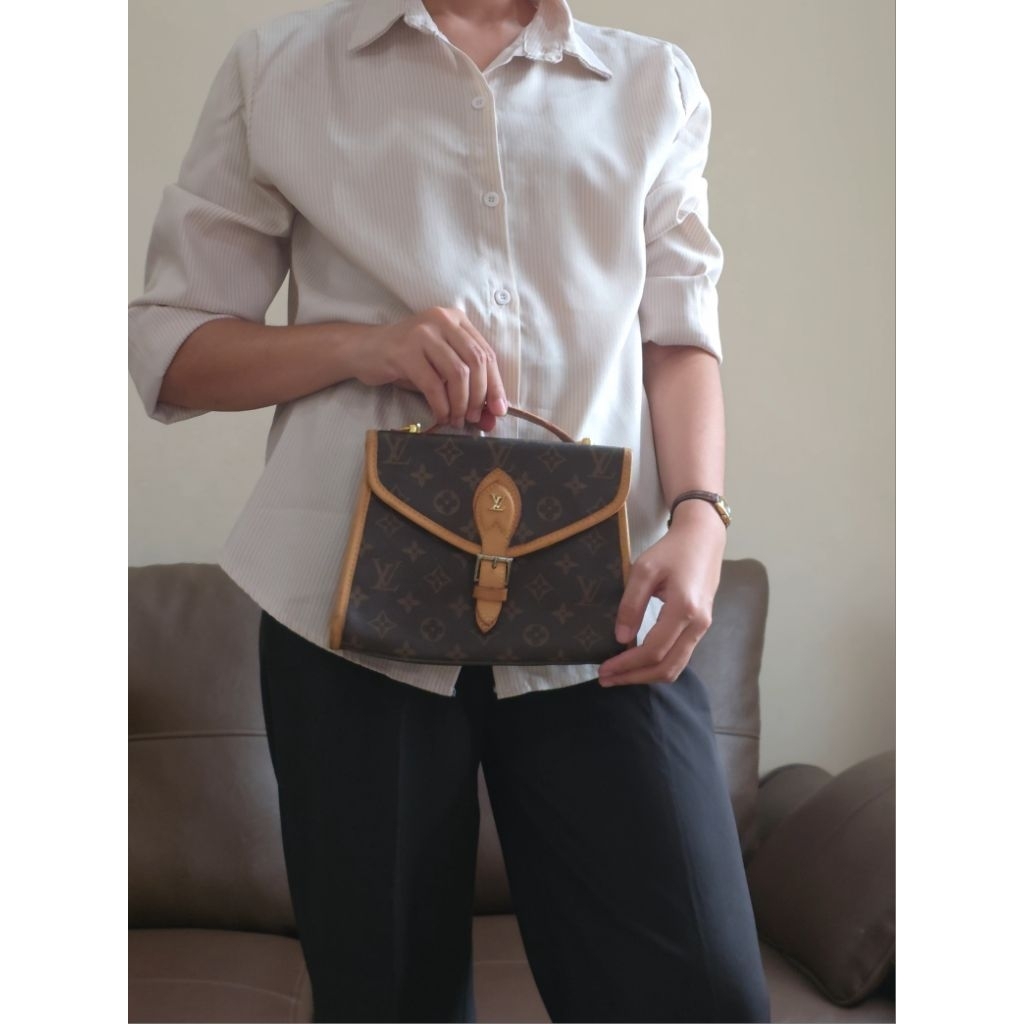 Tas Selempang LV 2 (Preloved/Second)