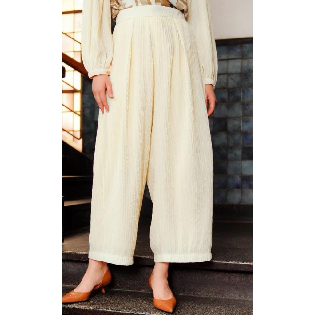 prewash Amona pants by Benang jarum