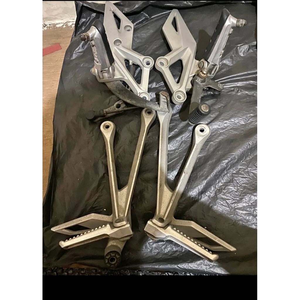 Step Footstep Depan Belakang Sepasang CBR150R K45G K45N K45R ORIGINAL