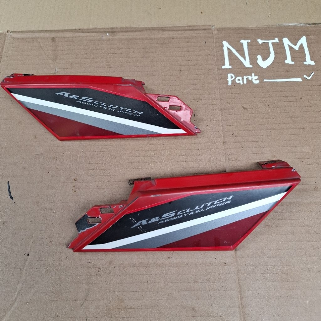 Cover Side Sambungan Bodi Samping Yamaha Vixion R Merah Original