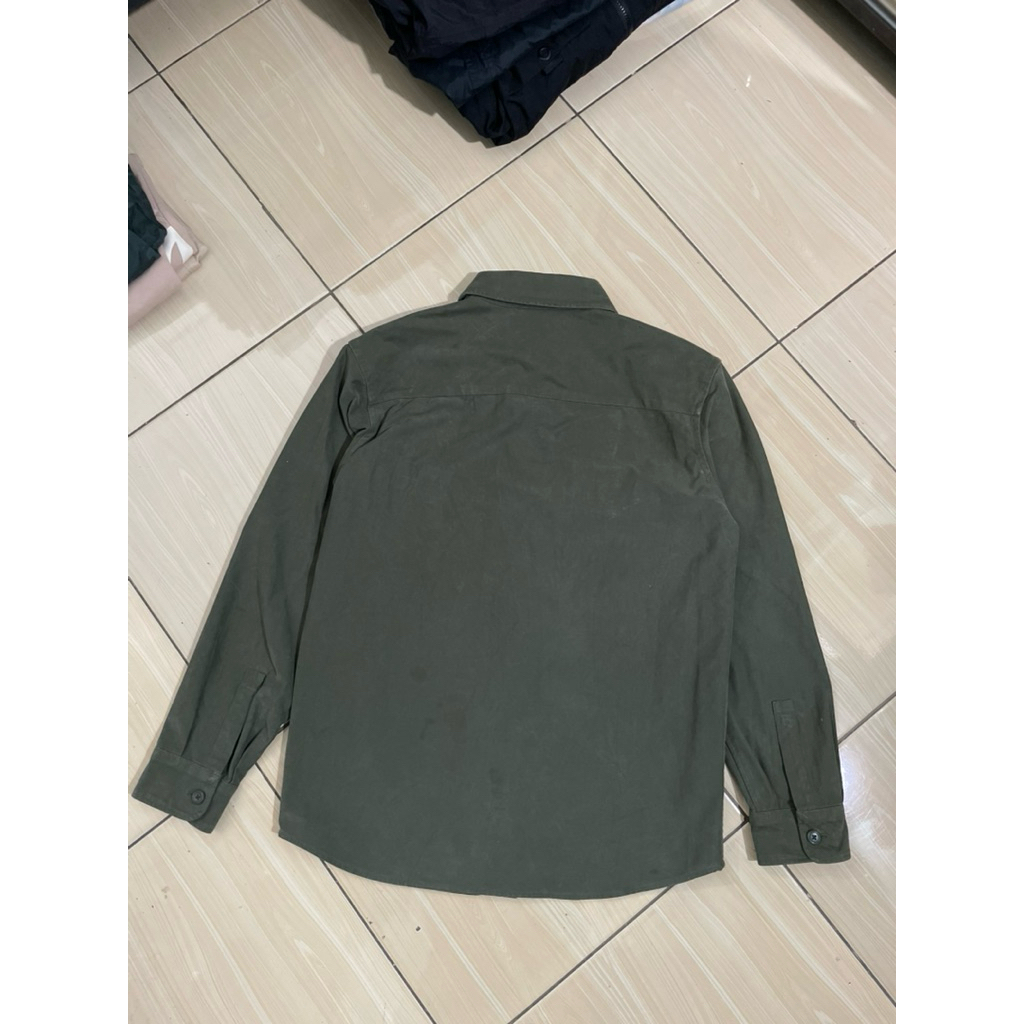 Kemeja workshirt uniqlo kancing besar