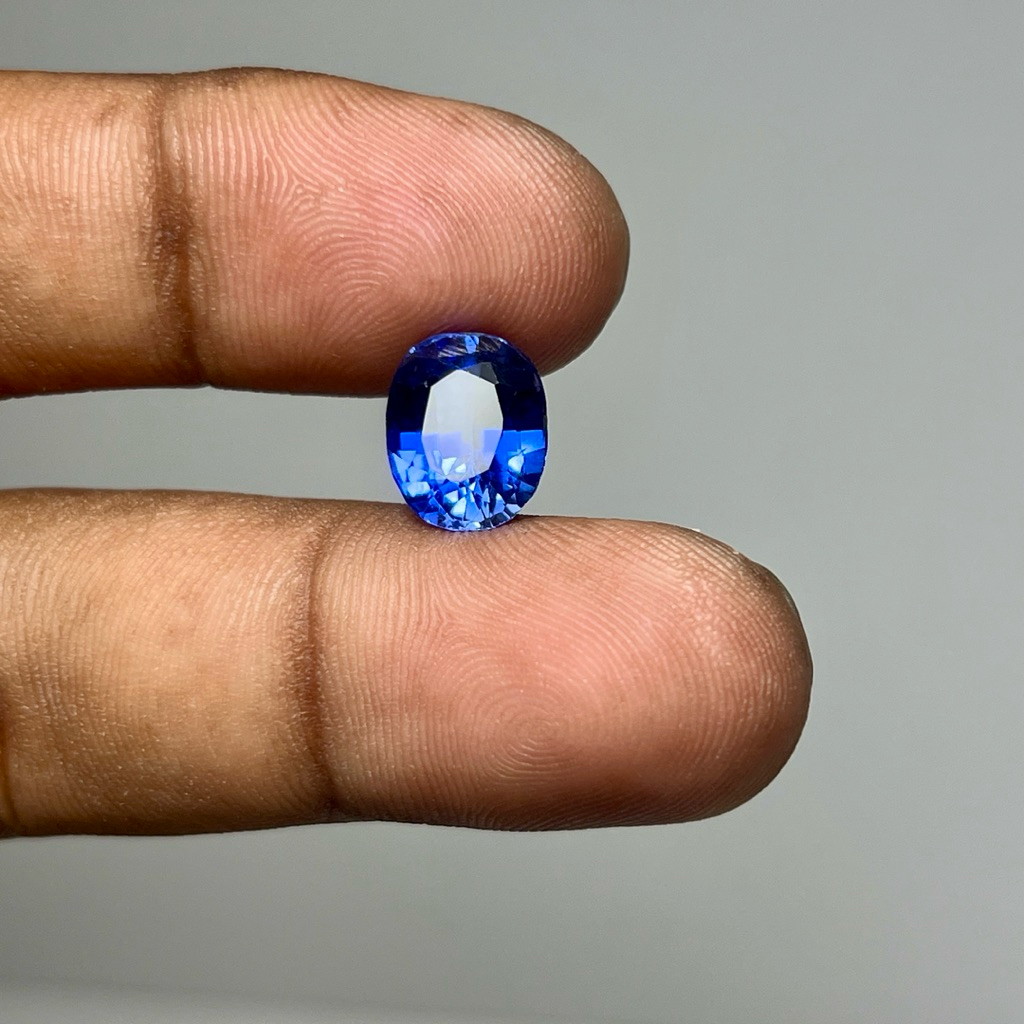 batu king safir blue safir chatam royal blue sapphire catam Bangkok sapphire Hardness 8-9skala mohs 
