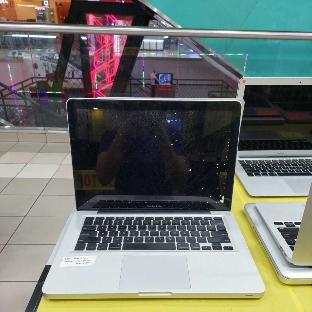 Laptop Macbook Pro A1278 Lcd rusak tanpa ram, tanpa ssd jual casing dan mesin saja no komplain no re