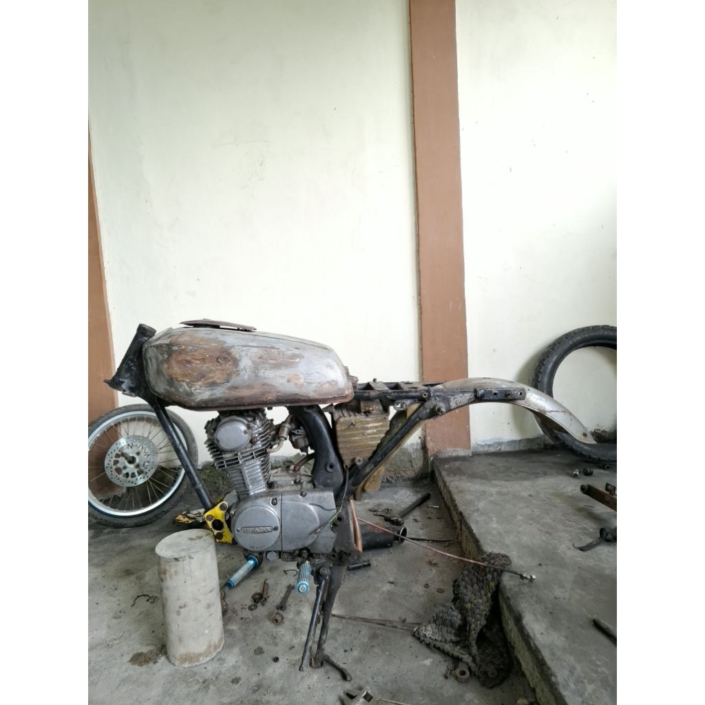 rangka ori gl100 tahun 82