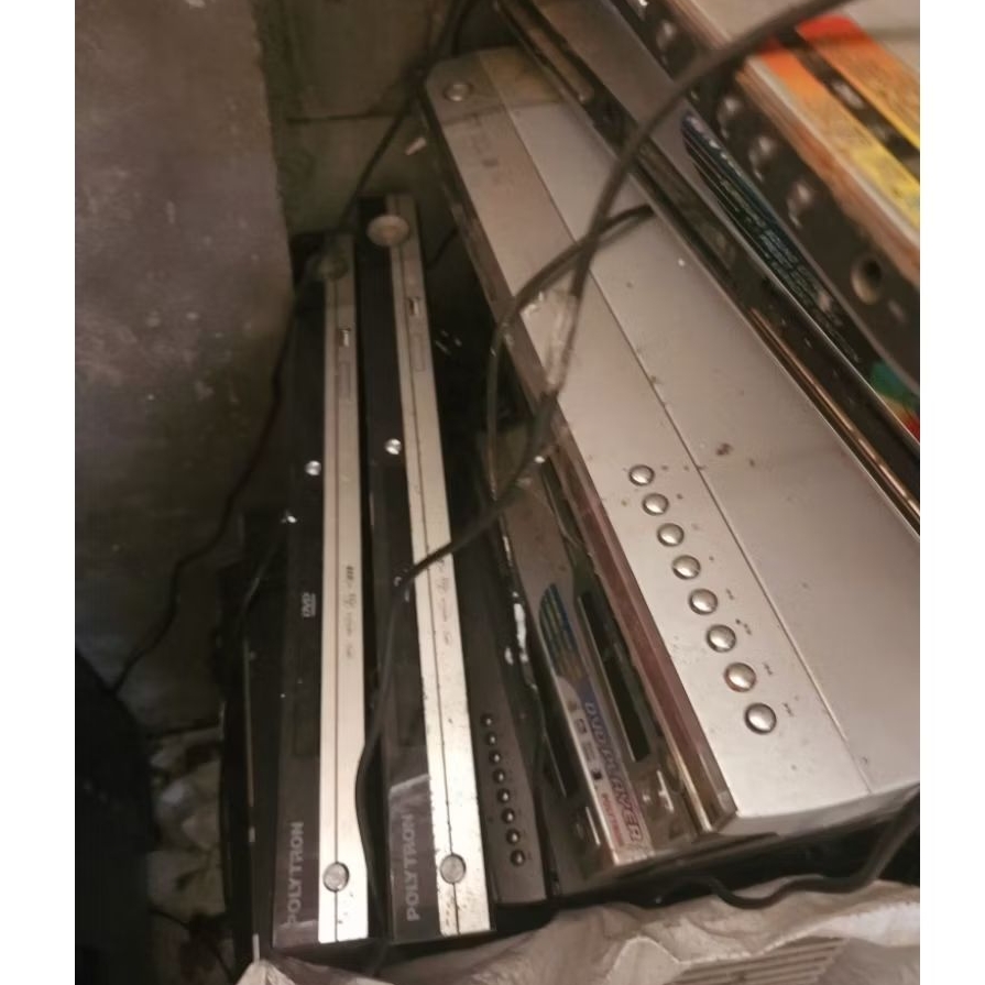 DVD POLYTRON RUSAK MASIH UTUH BUAT SERVISAN ( SATUAN)