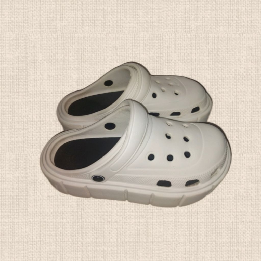 PRELOVED : Crocs KW