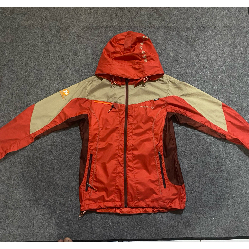 jaket outdor merek MERELL