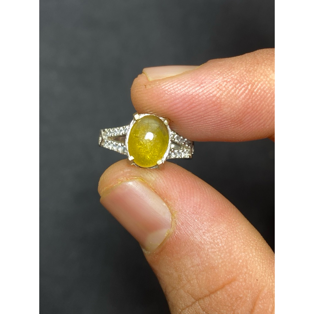 NATURAL YELLOW SAFIR HB THAILAND