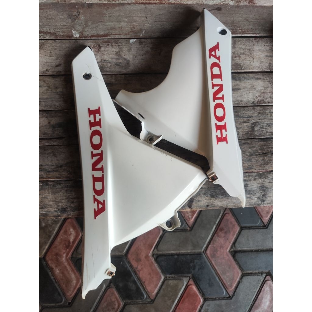 undercowl cbr 150r k45a repsol