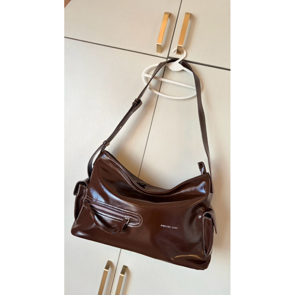 Tas Amazing Song Hobo Bag