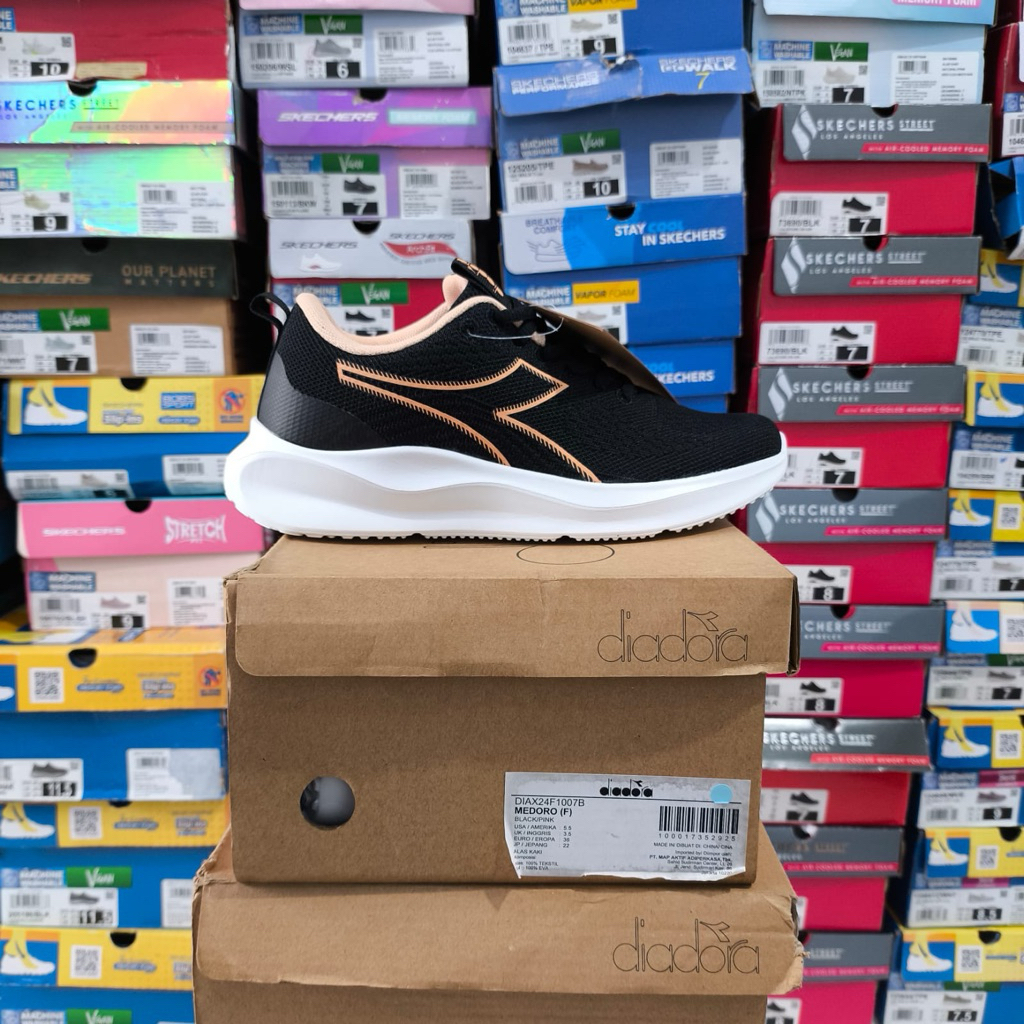 sepatu Diadora Medoro “Black/Pink” [B]