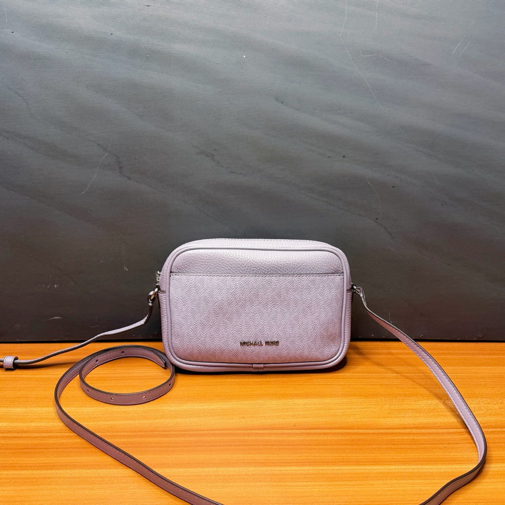 MK Jet Set Travel small cambag abu keunguan no pricetag