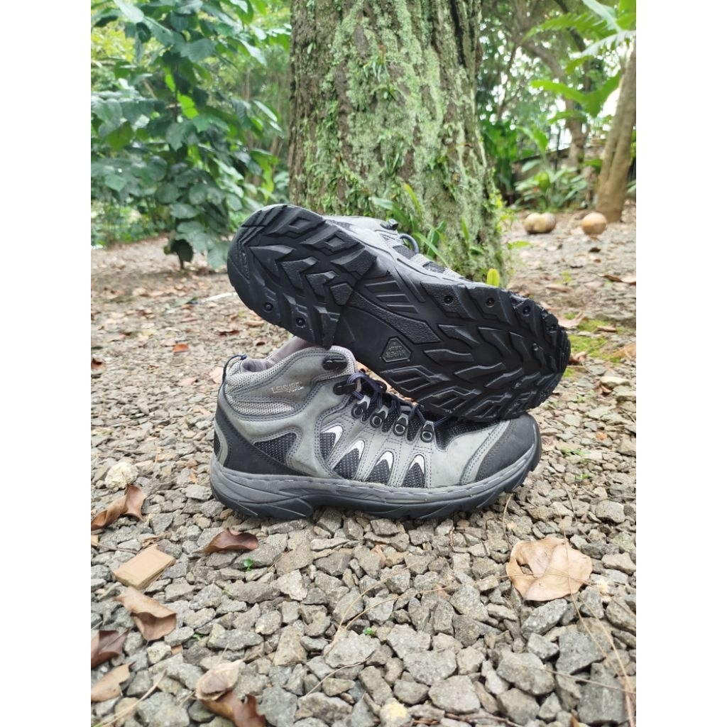 Sepatu Hikking Leisur Time Second Original 44, 28 cm Bekas