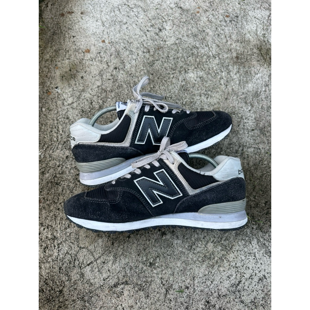 sepatu nb 574 hitam abu size 44 insole 28cm