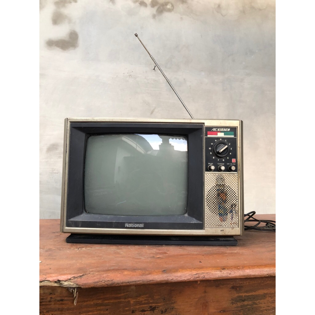 pajangan tv jadul National