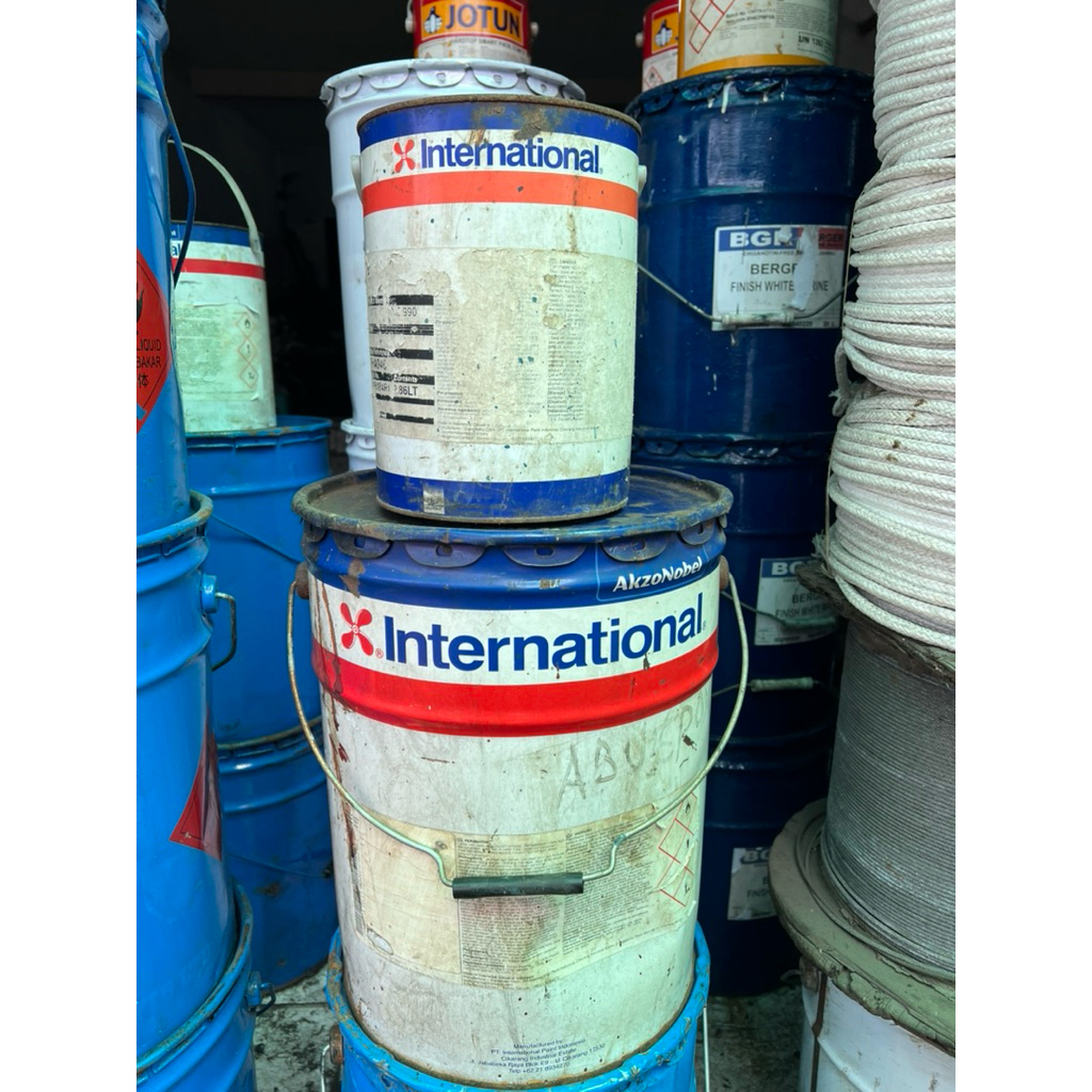 Cat Kapal International 2 Komponen Interthane 990 Quartz Grey Ral 7039