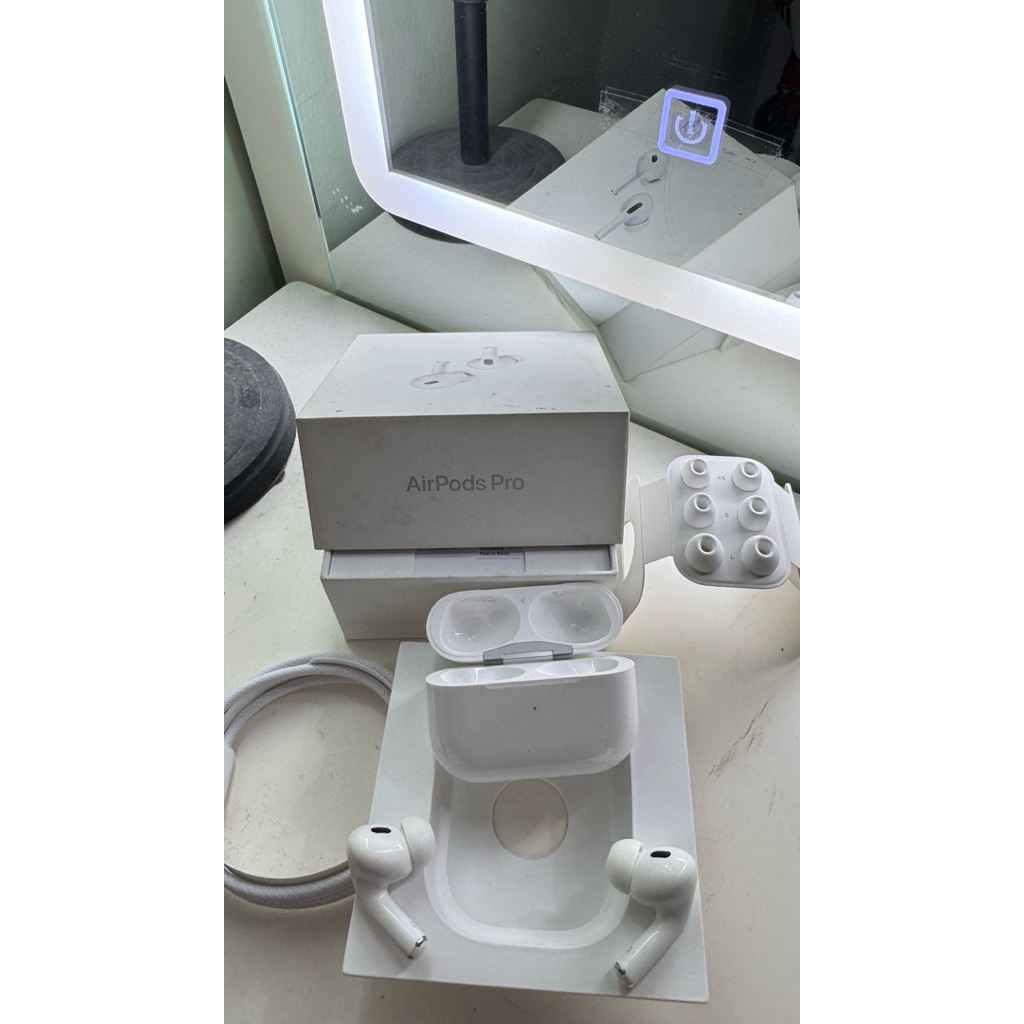 Preloved Apple Airpods Pro (2nd generation)