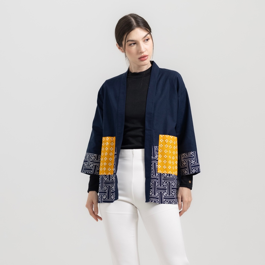 Frawlin Sera Top - Outer Kimono Batik Monokrom Handmade | Atasan Wanita Lengan Panjang