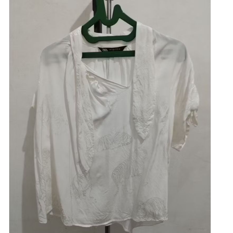 Blouse Putih Zara motif