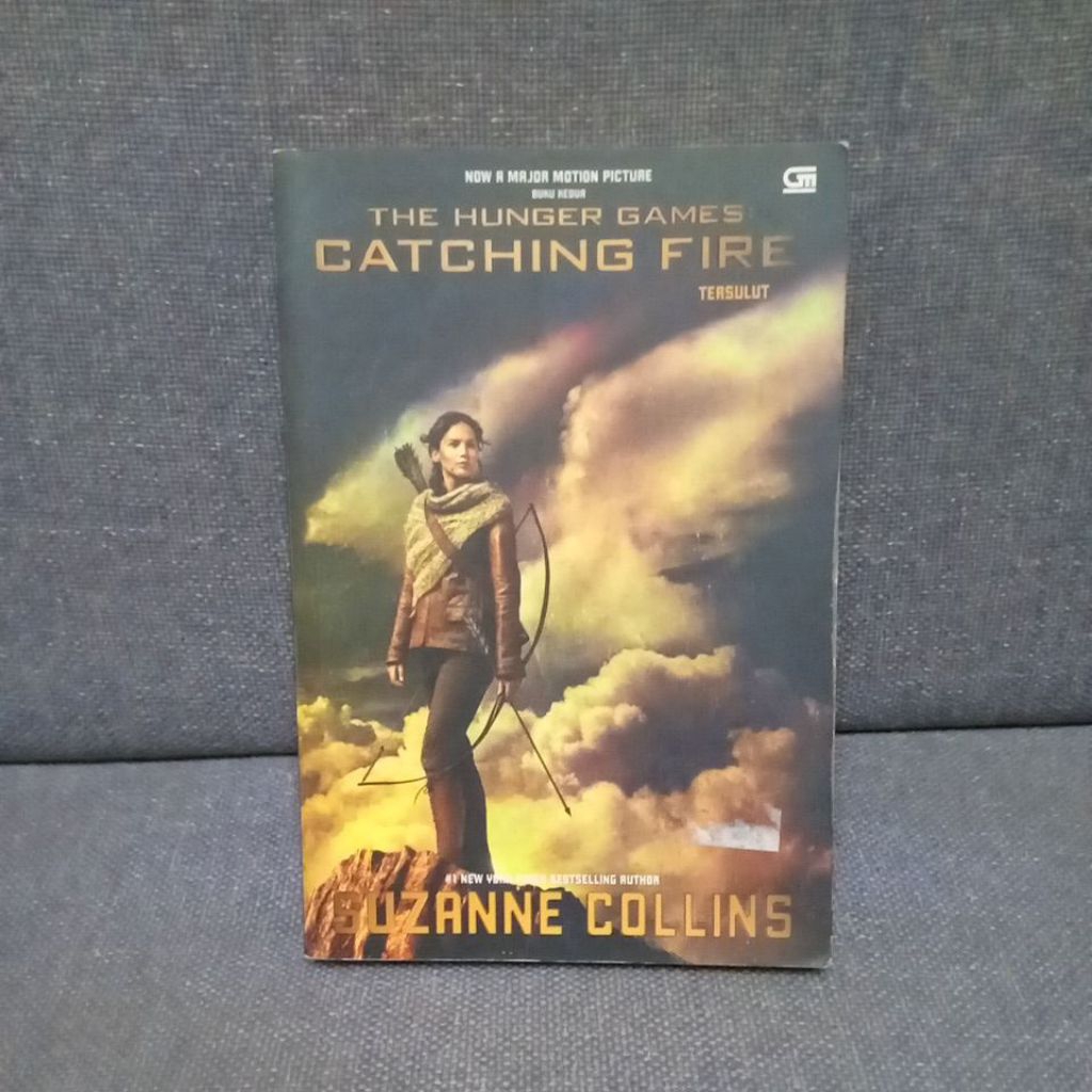 THE HUNGER GAMES: CATCHING FIRE (SUZANNE COLLINS) PRELOVED ORIGINAL