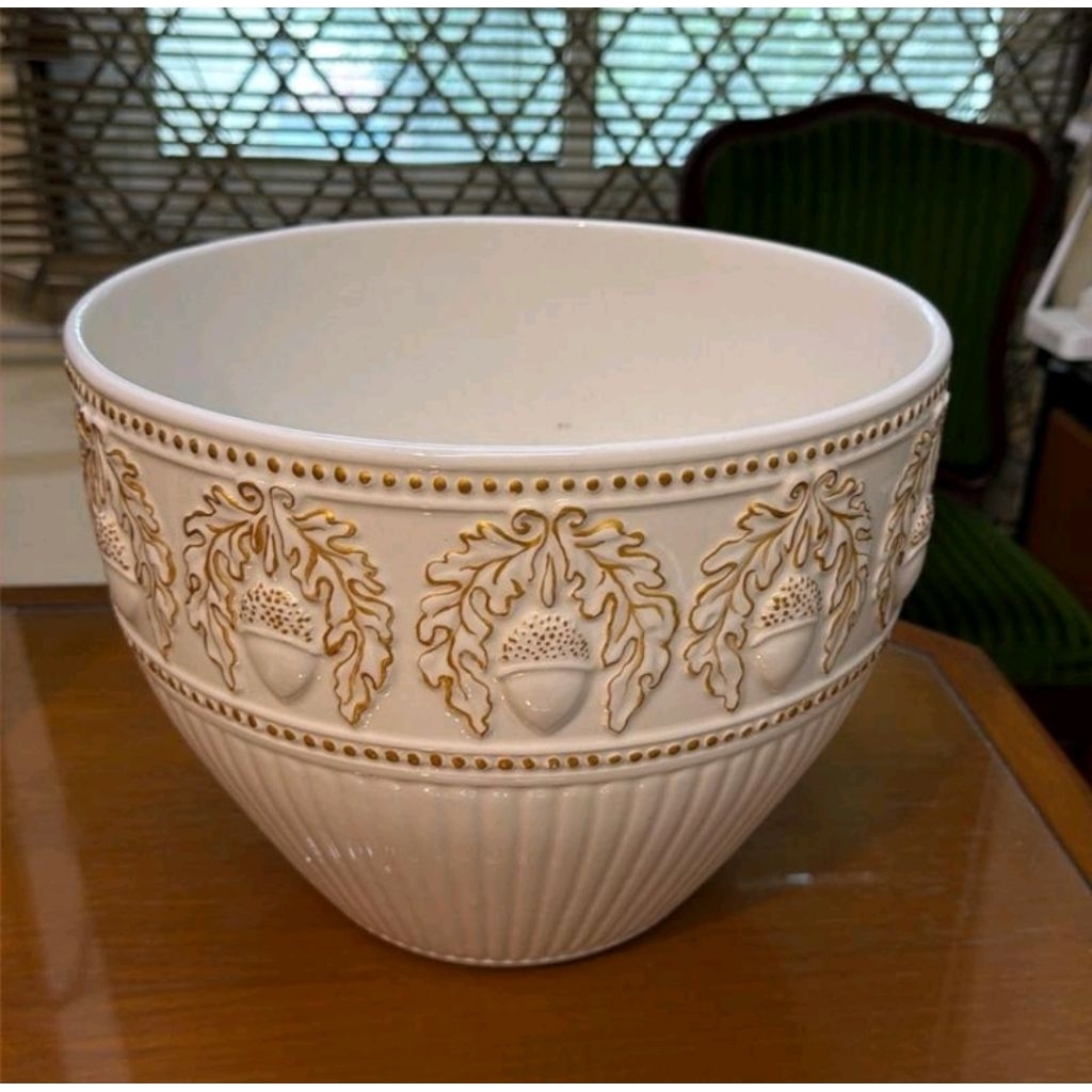 Pot keramik besar, import, modern , cantik tinggi 25.5 cm, lebar 32 cm