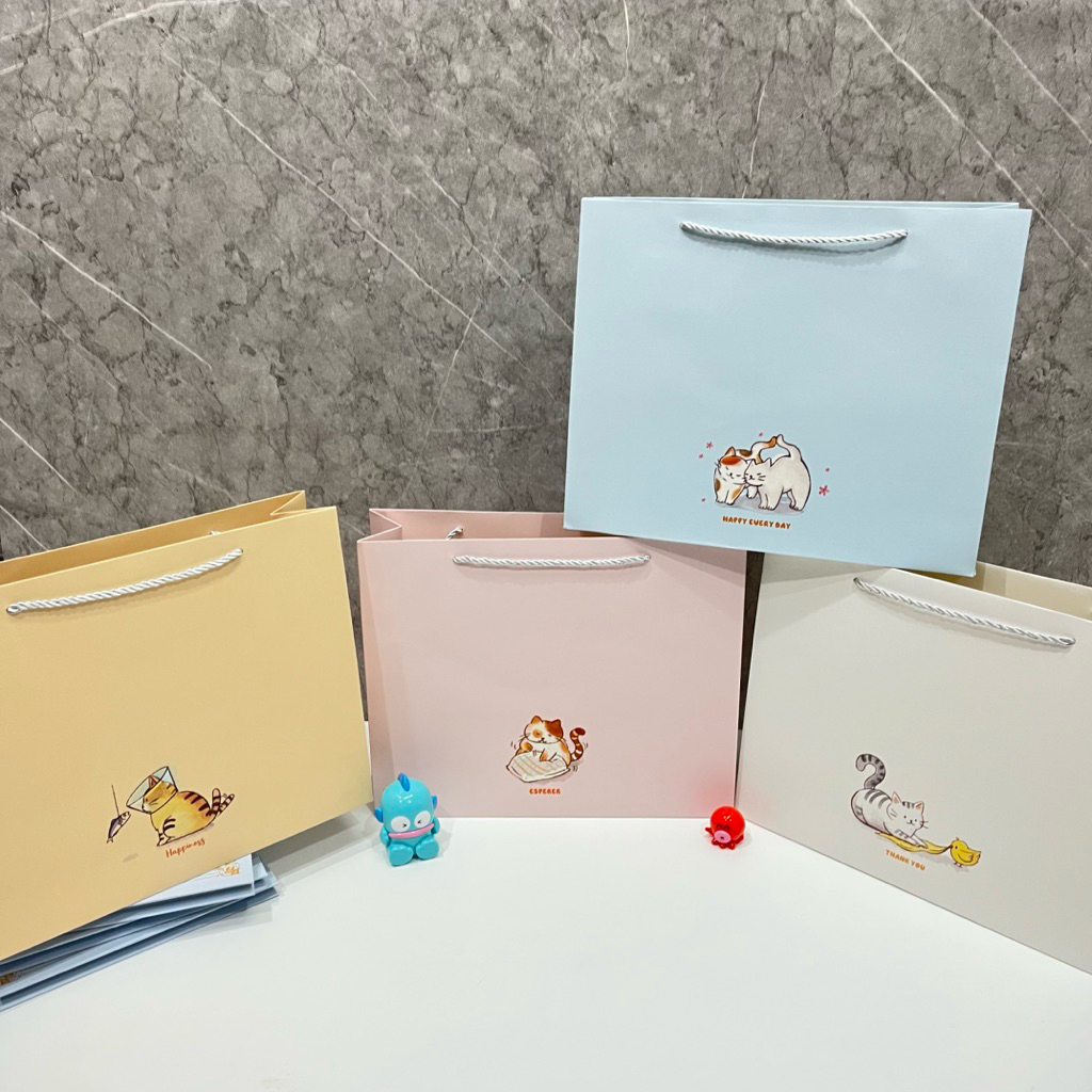 Paper Bag Tebal / Paper Bag Kucing Polos / Tas Kado Simpel / Tas Kertas Horizontal Ulang Tahun