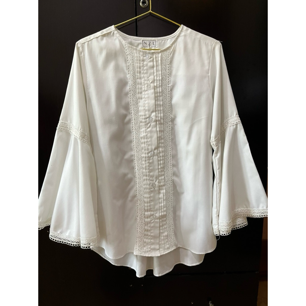 Preloved blouse katun premium aksen bordir broken white