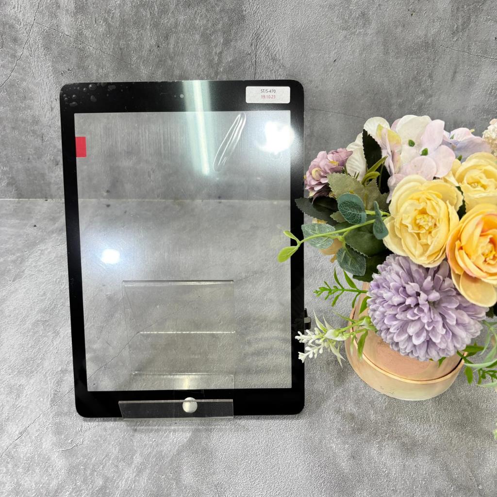 Touchscreen iPad Gen 6 Black/White