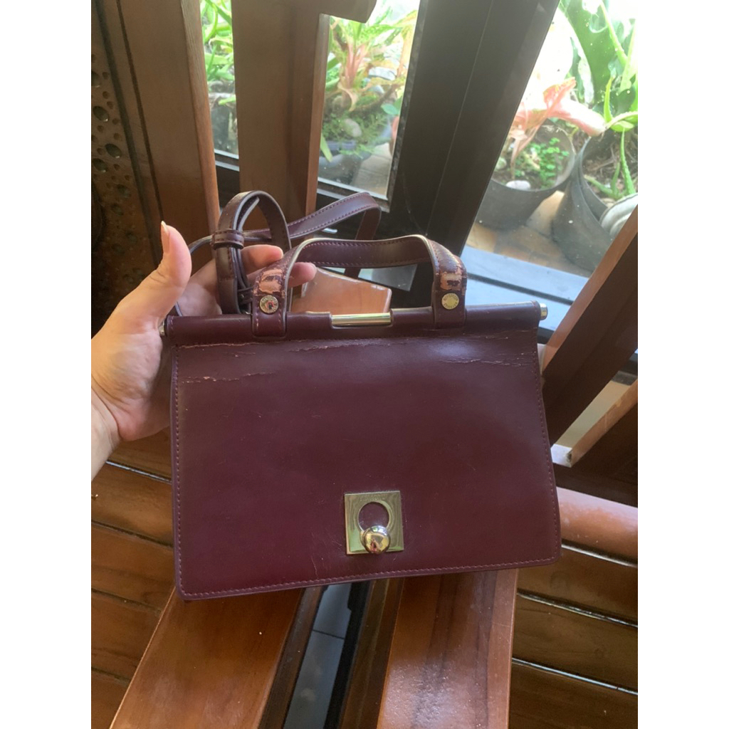 pl tas staccato sling bag maroon